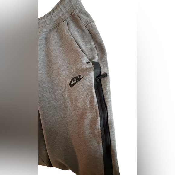 Nike Tech Joggers - Picture 4 of 11
